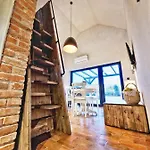 Holiday home Domkitomki, Winnica Sindaco *