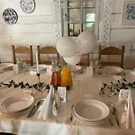 Domkitomki, Winnica Sindaco Holiday home
