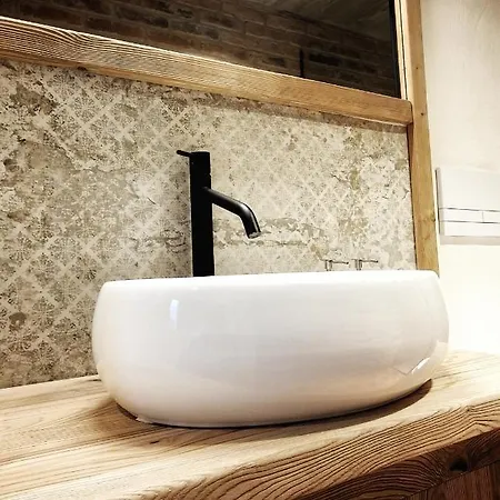 Semesterbostad Domkitomki, Winnica Sindaco