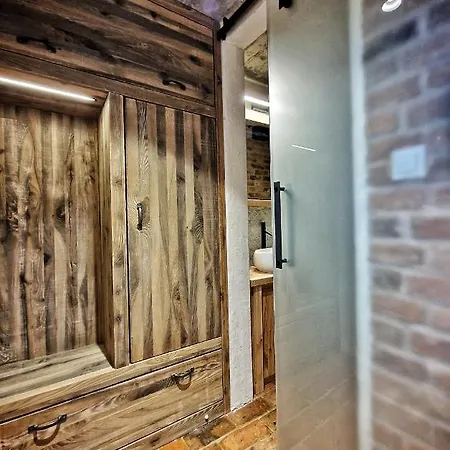 Semesterbostad Domkitomki, Winnica Sindaco *