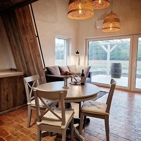 Domkitomki, Winnica Sindaco Semesterbostad