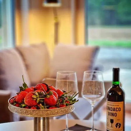 Domkitomki, Winnica Sindaco * Biskupice Kocurów